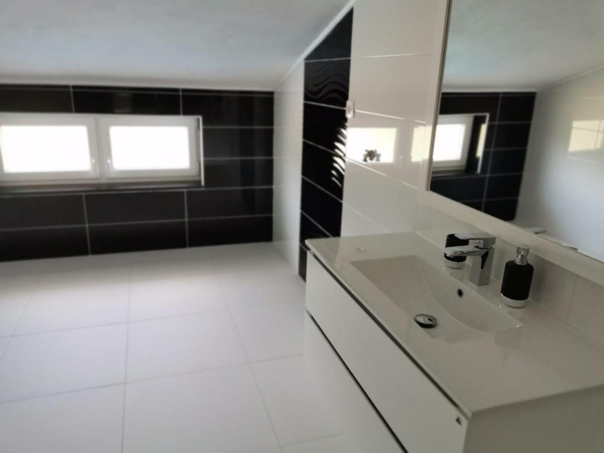Vila Zdenka โนวีวีโนดอลสกี ภายนอก รูปภาพ